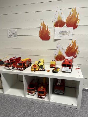 Brannbilene står klare til uttrykning!